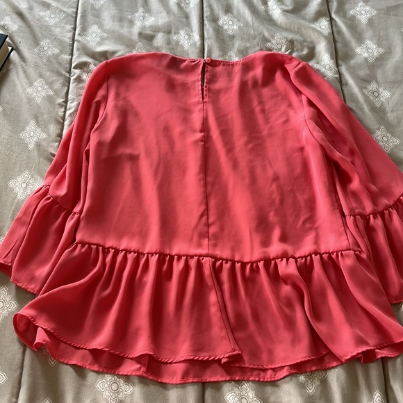 Banana Republic Salmon Colored Ruffle Bottom Blouse Size Small - Picture 5 of 6